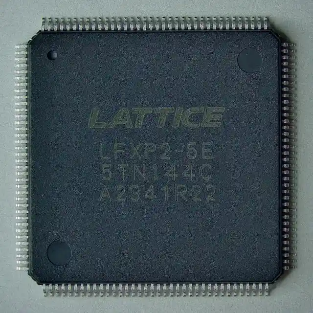 LFXP2-5E-5TN144C