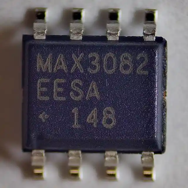 MAX3082EESA+T
