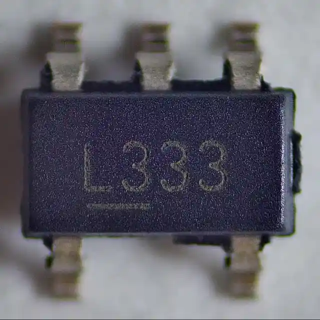 MIC5233-3.3YM5-TR