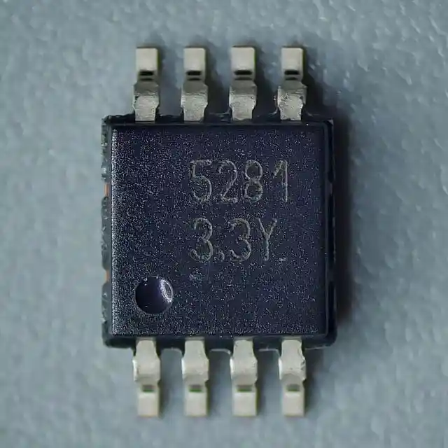 MIC5281-3.3YMM-TR